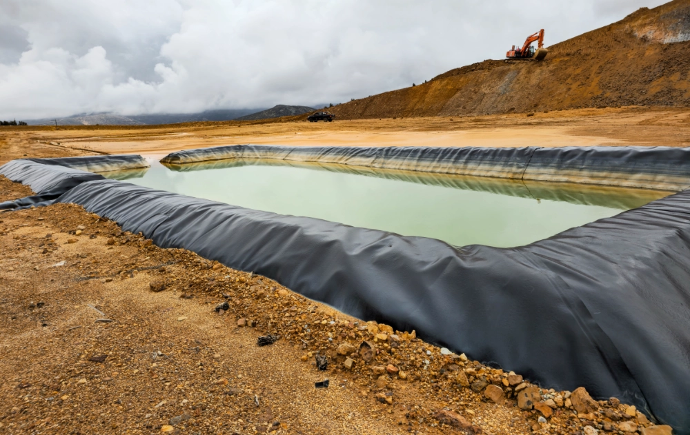 Geomembranas en proyectos mineros: ¿cómo este geosintético reduce el impacto ambiental? - Grupo GHA